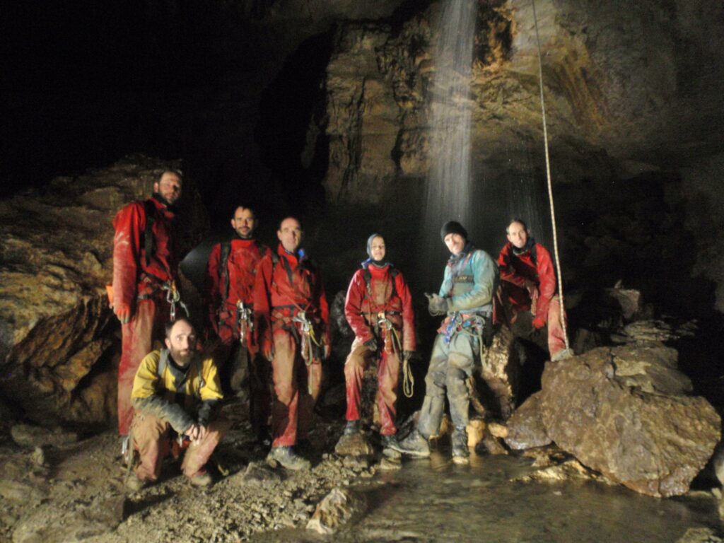 Photo de groupe sous terre